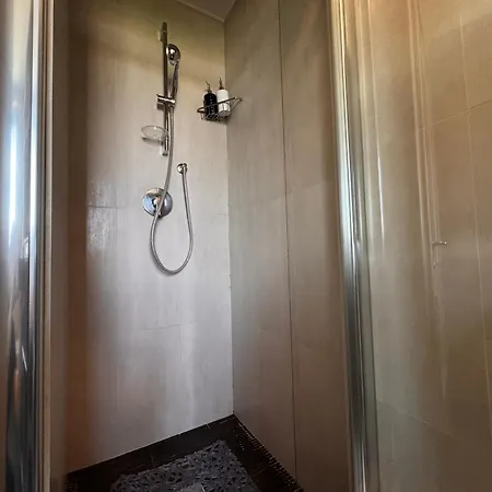 Little Luxury Penthouse アパート アチリア